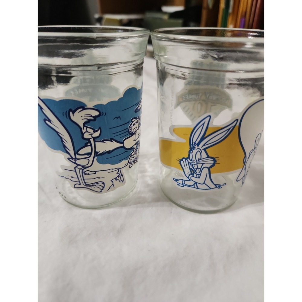 Vintage 94' Welchs LooneyTunes Jelly Jar Glasses Road Runner Bugs Bunny Set of 2